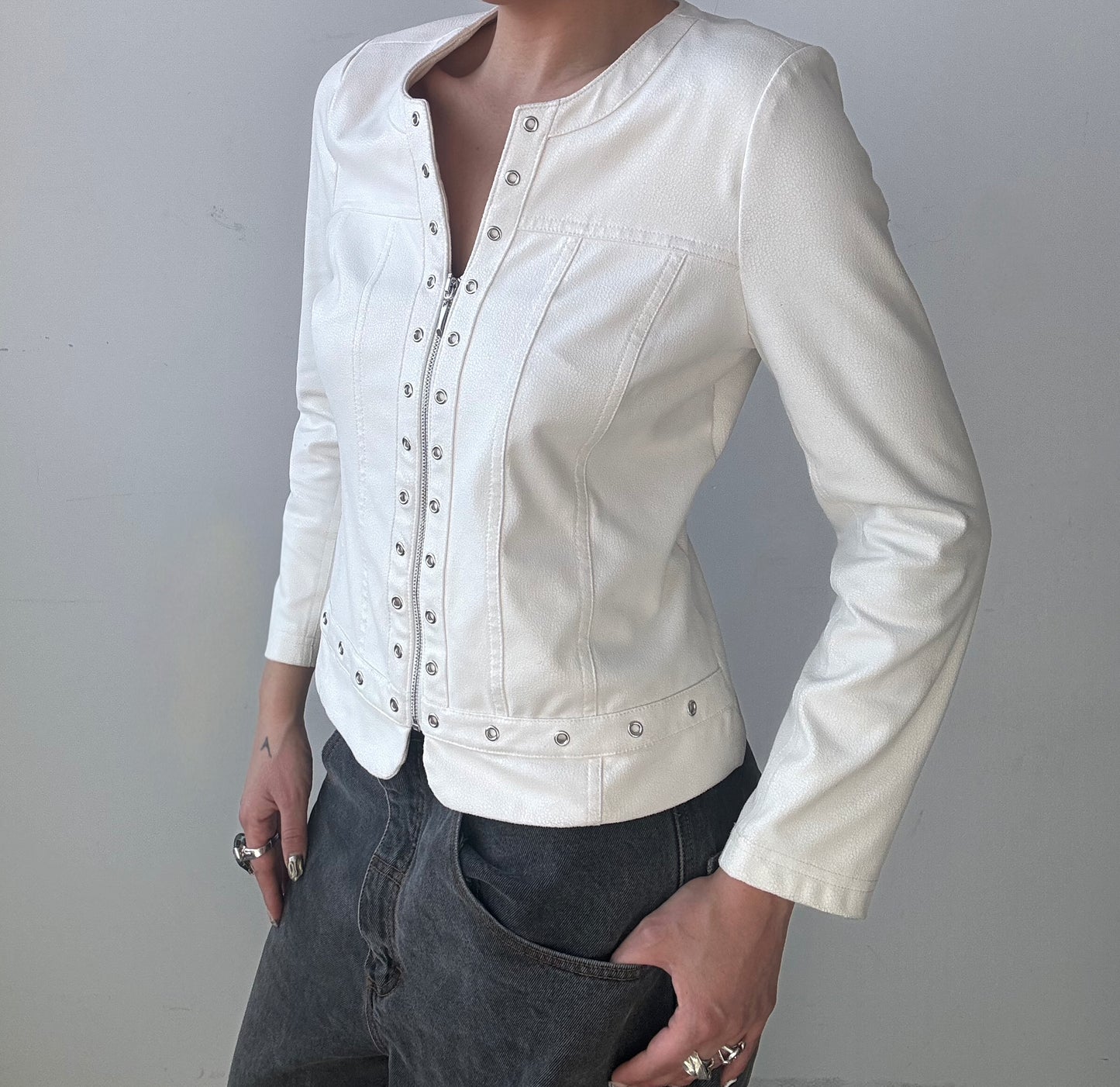 Eyelet Zip