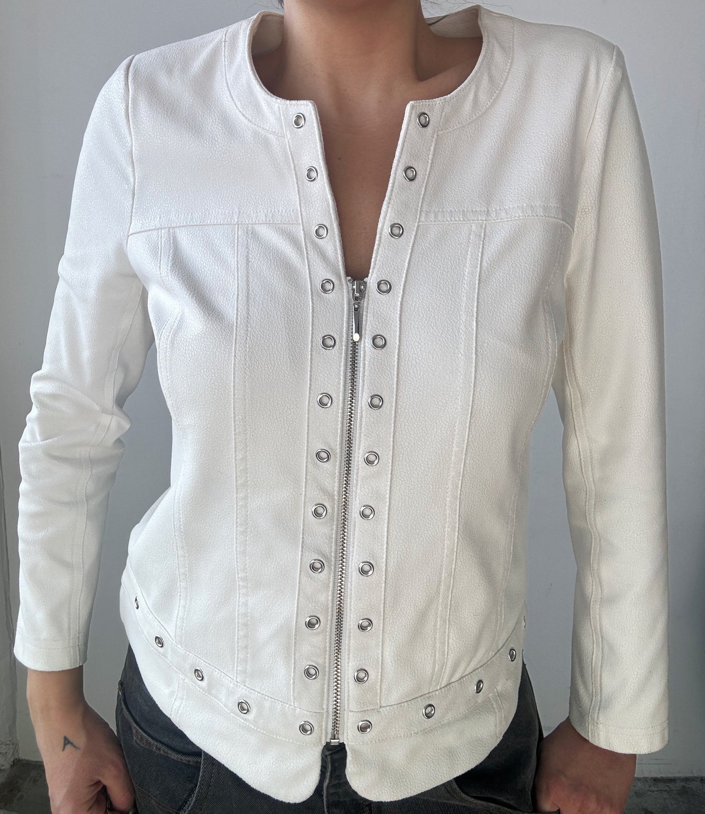 Eyelet Zip