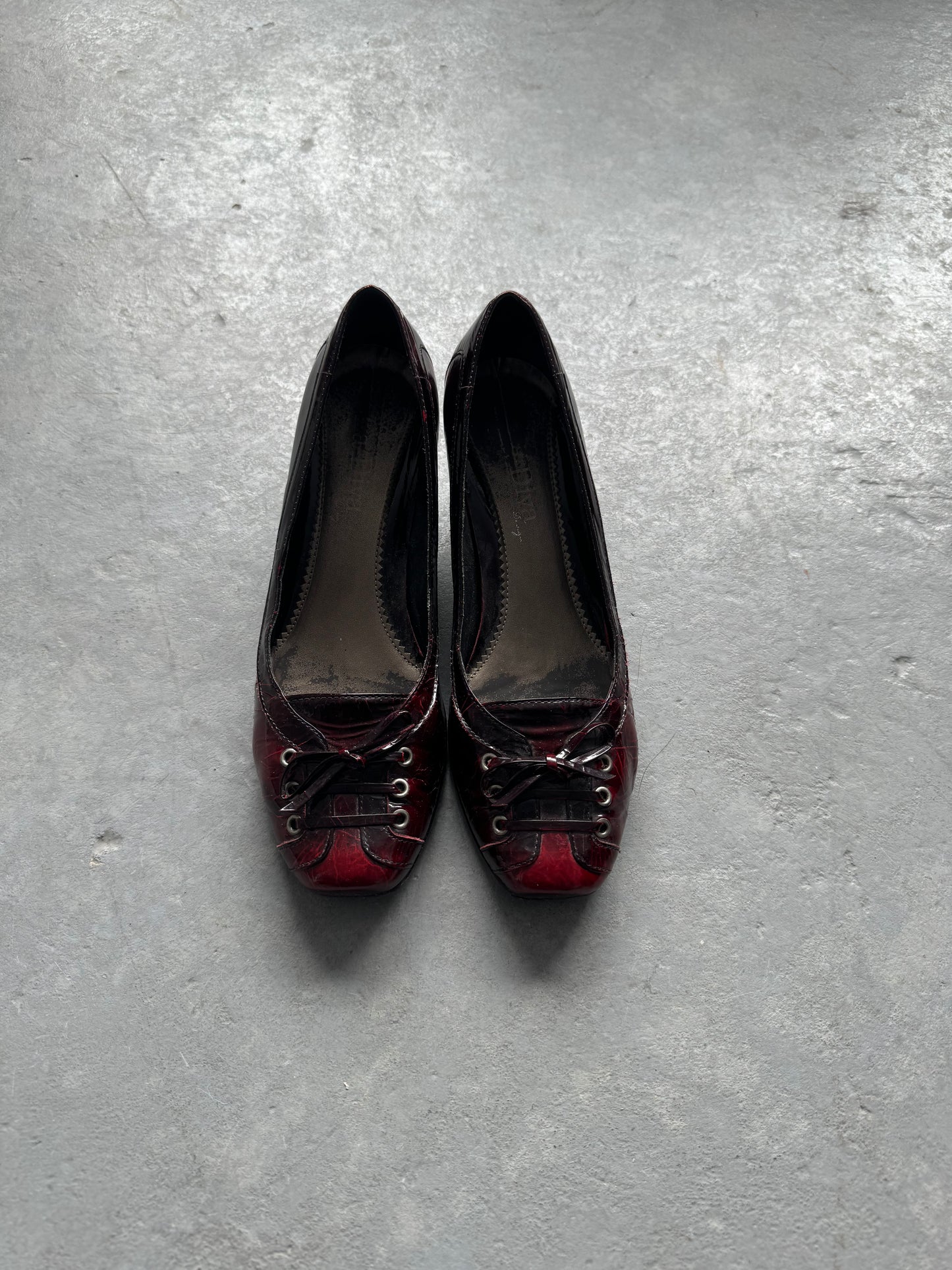 Leather Lace Up Courts Size 9