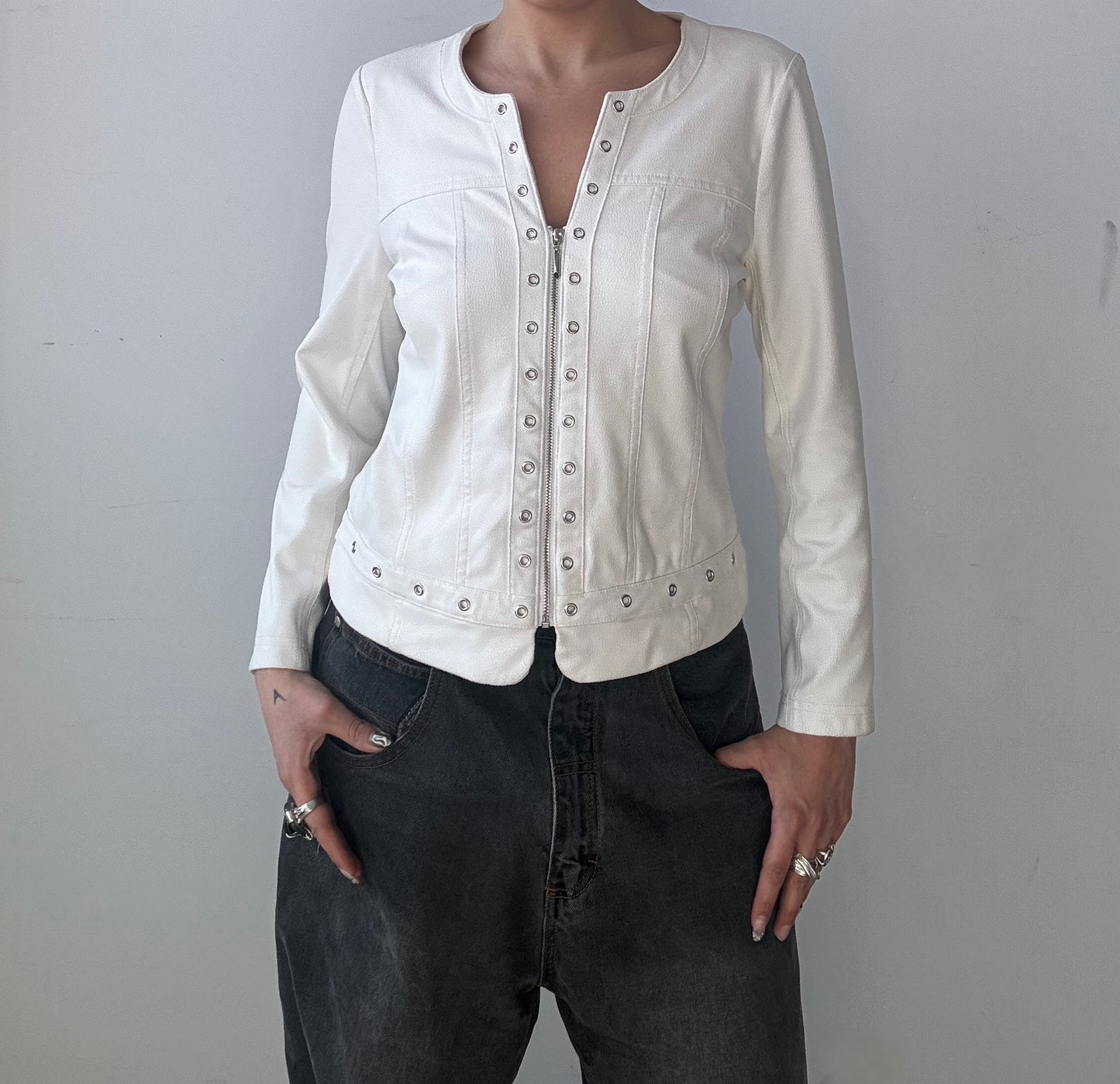 Eyelet Zip