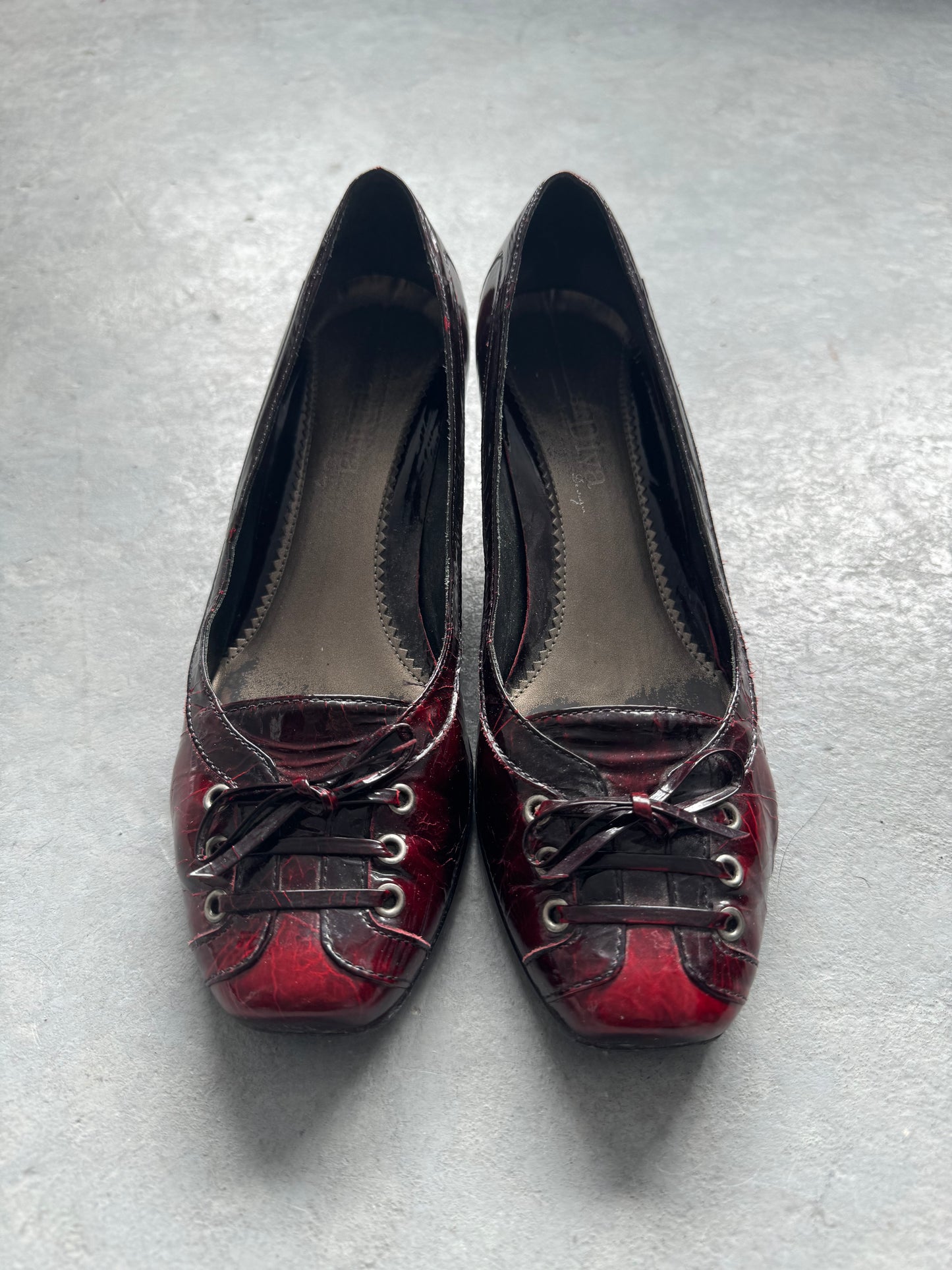Leather Lace Up Courts Size 9
